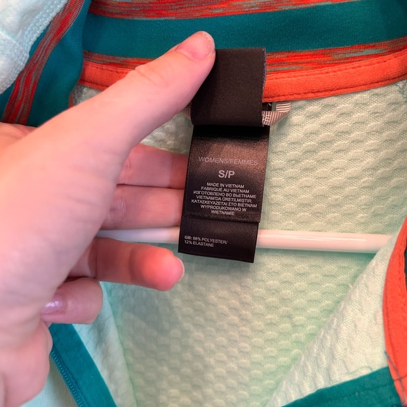 The North Face 1/2 Zip - Picture 3 of 3